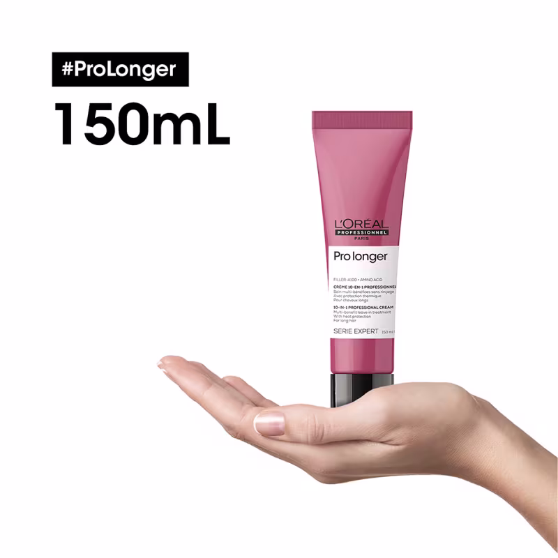 O produto apresentado é um creme profissional da linha Pro Longer da L'Oréal Professionnel. A embalagem é um tubo plástico rosa com a tampa preta.