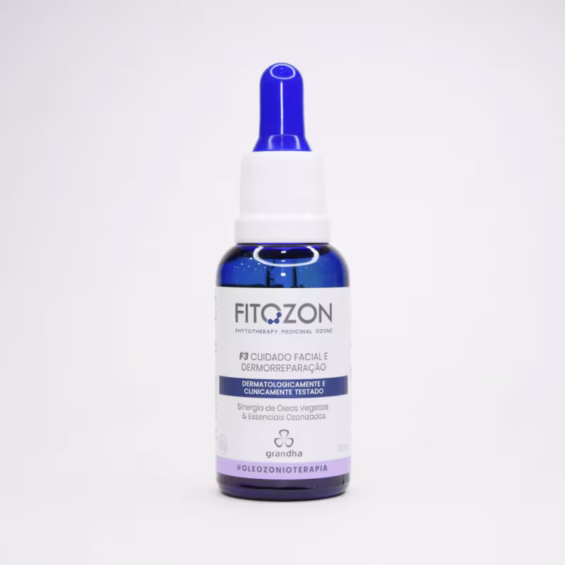 Frasco de vidro azul com tampa branca contendo produto de cuidados faciais da marca Grandha, com rótulo indicando tratar-se de um tratamento dermorregenerador com óleos vegetais e essências ozonizadas.