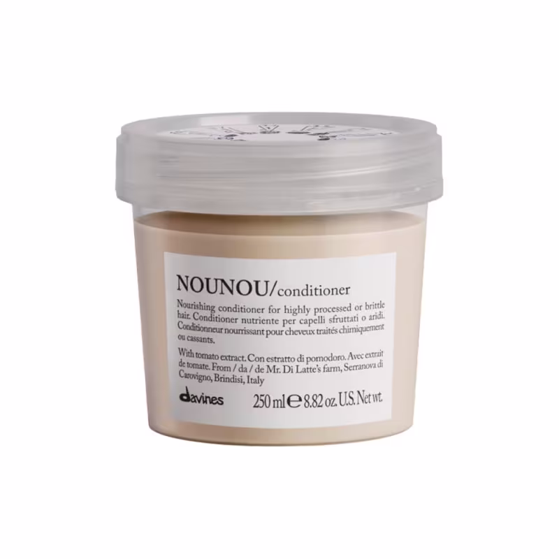 Frasco de condicionador Nounou da marca Davines, com tampa transparente e rótulo branco contendo informações sobre o produto. Embalagem de 250 ml, com extrato de tomate como um dos ingredientes.