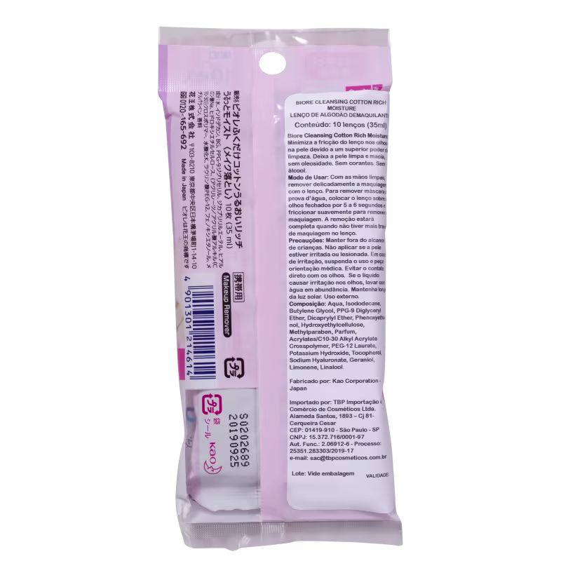 O produto mostrado na imagem é "Bioré Cleansing Cotton Rich Moisture". A embalagem é um pacote plástico transparente contendo 10 lenços. O rótulo apresenta informações sobre o modo de uso, composição e fabricante do produto.
