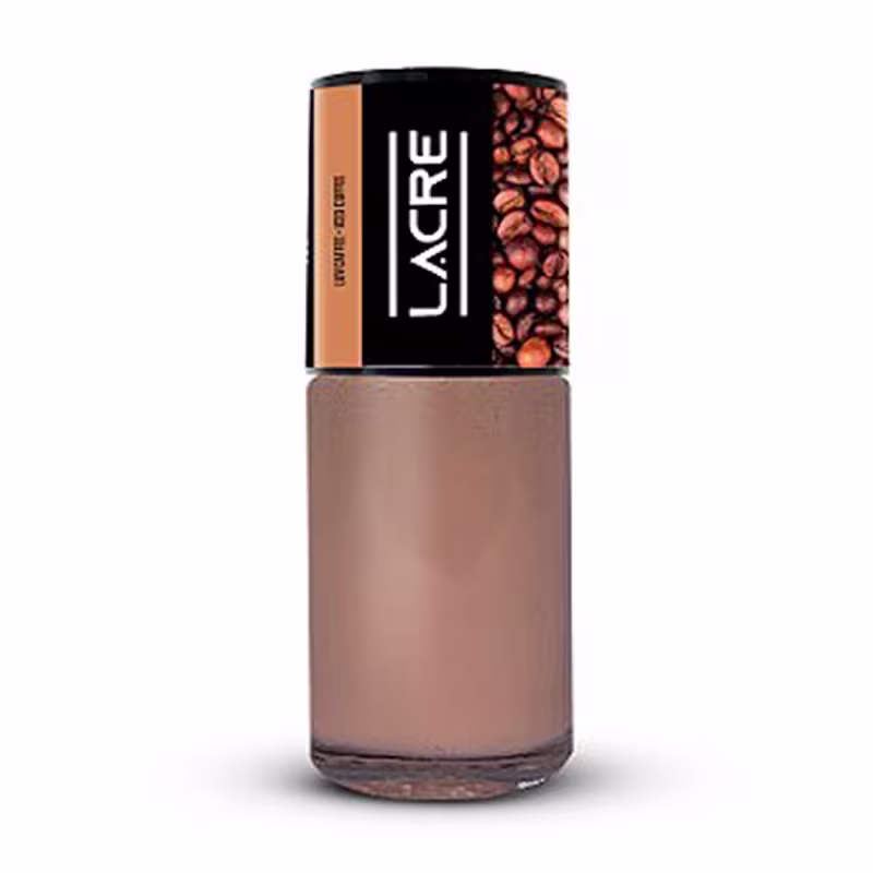 Frasco de esmalte da marca Lacre Cosméticos, com design preto e laranja, exibindo o nome da marca em destaque e grãos de café como elemento decorativo.