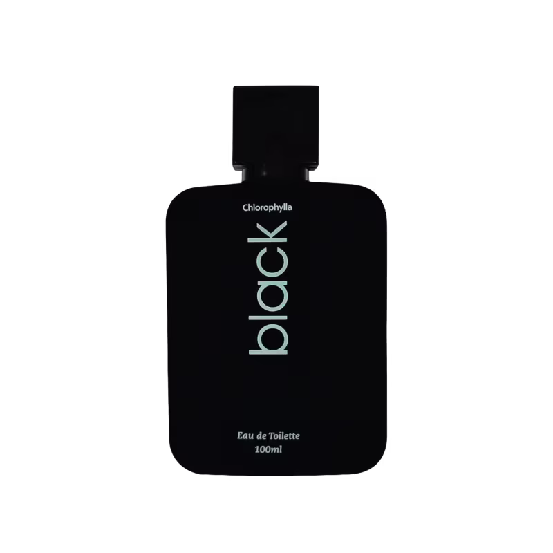 Frasco preto de Eau de Toilette da marca Chlorophylla, com 100ml de capacidade. O rótulo apresenta o nome Black em destaque, com a marca "Chlorophylla" em letras brancas sobre o fundo escuro.