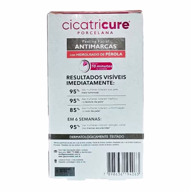 Caixa branca e vermelha do produto de beleza Cicatricure Porcelana, contendo peeling facial antimarcas com hidrolisado de pérola. Apresenta informações sobre os resultados visíveis imediatamente e em 6 semanas de uso.