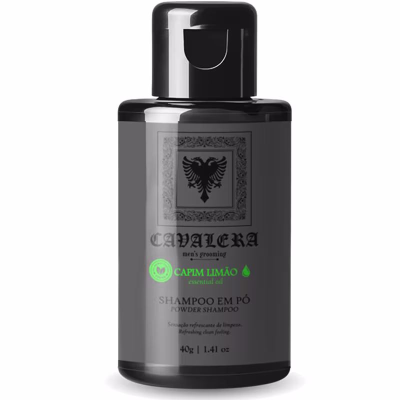 Frasco de shampoo em pó da marca Cavalera, com embalagem preta e branca, contendo rótulo com brasão e texto "Capim Limão" indicando o aroma do produto. O frasco possui tampa preta e contém 40g do produto.
