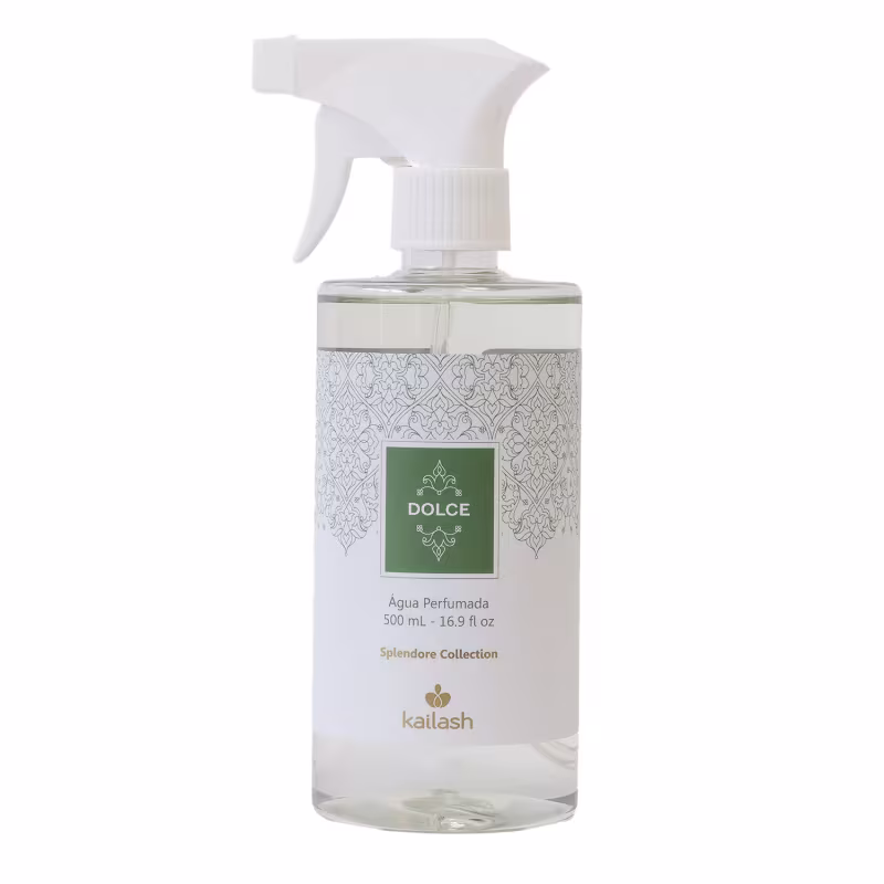Frasco de spray de 500 mL da linha Splendore Collection da Kailash, com rótulo branco e verde exibindo o nome "Dolce" e a descrição "Água Perfumada".