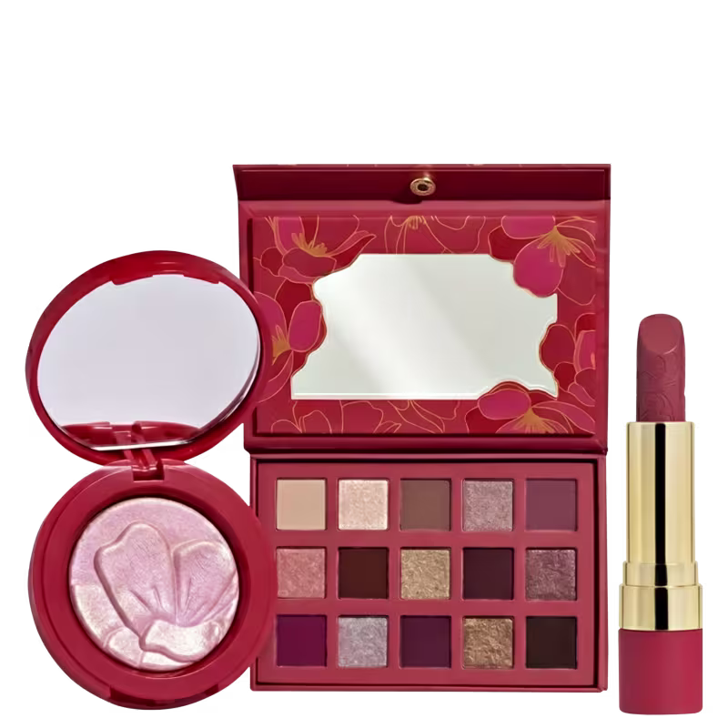 Conjunto de maquiagem Niina Secrets com paleta de sombras, espelho compacto e batom em embalagens vermelhas com estampa floral.
