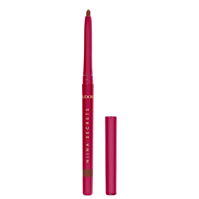 Lápis labial vermelho da marca Eudora com embalagem cilíndrica e tampa rosada, exibindo o nome da marca em letras douradas.