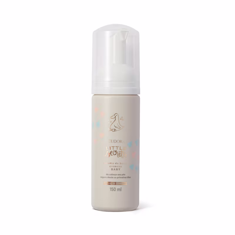 Frasco branco com bomba de espuma contendo creme para bebê da linha Little Secrets, com ilustrações e texto em cores pastel.