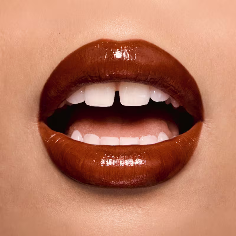Gloss Labial Kiss Me Canela Adam Mitch e Eudora Make 5,2ml