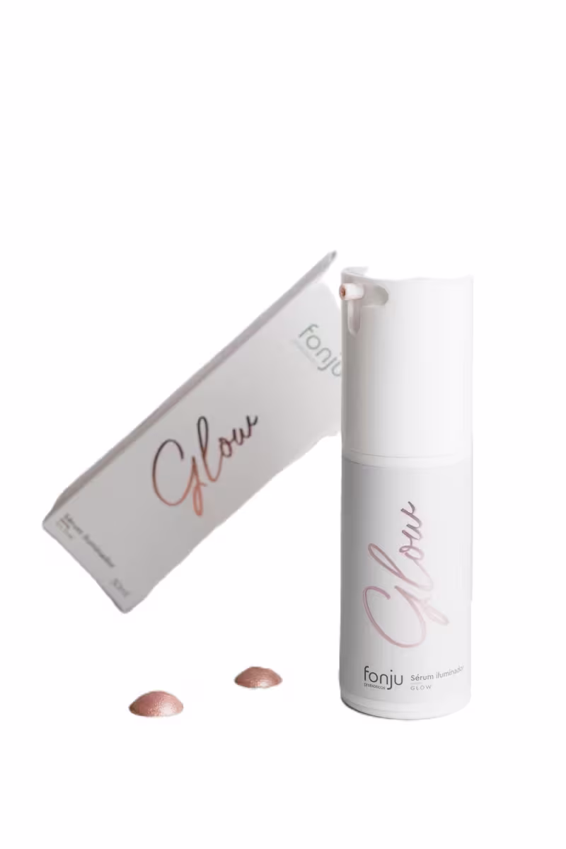Sérum iluminador da marca Fonju, em embalagem branca com detalhes em rosa. O frasco possui um rótulo com o nome da marca e do produto e contém 30ml.
