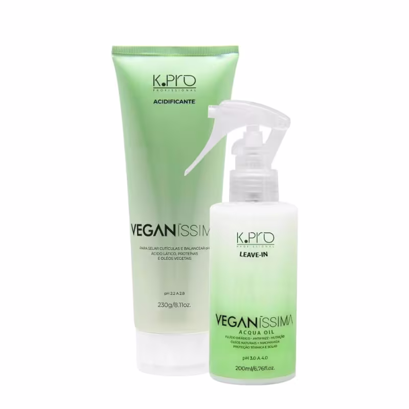 Dois produtos da linha K.Pro Veganissim: um tubo de creme acidificante e um frasco spray de óleo leave-in, ambos em embalagens verdes e brancas com rótulos indicando os nomes dos produtos.