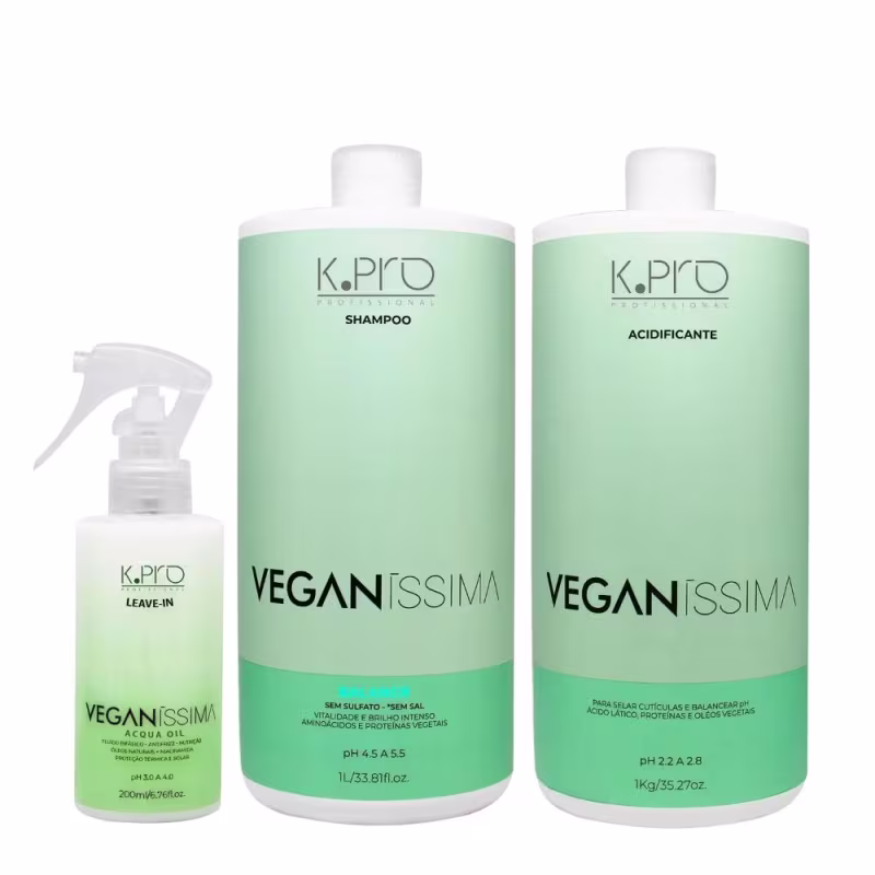 Produtos de cabelo da linha Veganíssima da K.Pro, incluindo shampoo, acidificante e leave-in em embalagens plásticas de cor verde clara com rótulos brancos destacando a marca e a linha vegana.