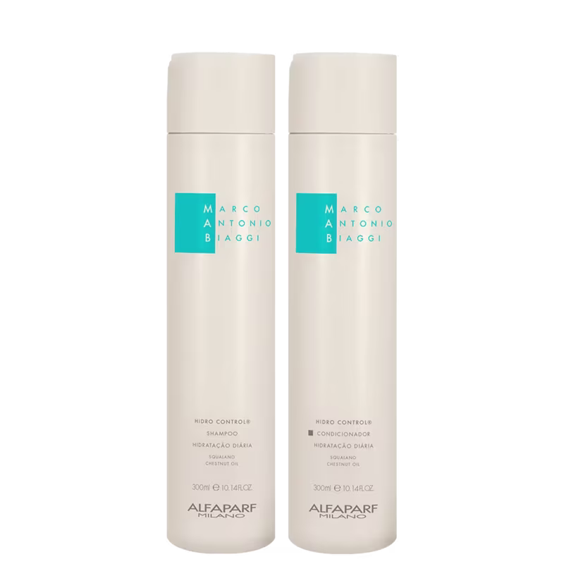 A imagem mostra kit do shampoo e condicionador Hidro Control de 300ml cada, da marca MAB by Alfaparf Milano. Os frascos são cilíndricos e brancos, com logotipo azul turquesa. Traz a indicação para hidratação diária.