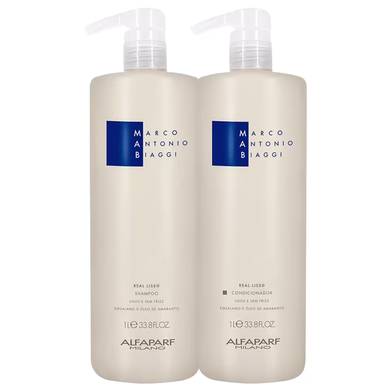 A imagem mostra shampoo e condicionador Real Liss de 1 litro cada, da marca MAB by Alfaparf Milano. São duas embalagens cilíndricas, na cor branca com o nome da linha e da marca em azul. Traz a indicação de resultado de lisos sem frizz.