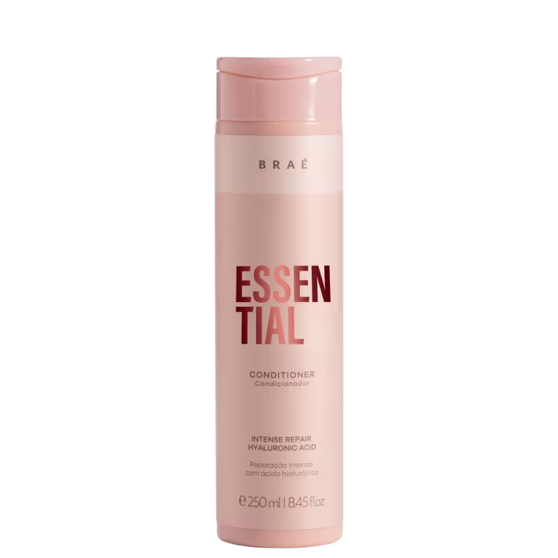 Condicionador Essential da marca Brae. Embalagem plástica cilíndrica na cor rosa claro. Rótulo com o nome do produto "Essential" em letras grandes vermelhas e o nome da marca "Brae" acima em letras menores.