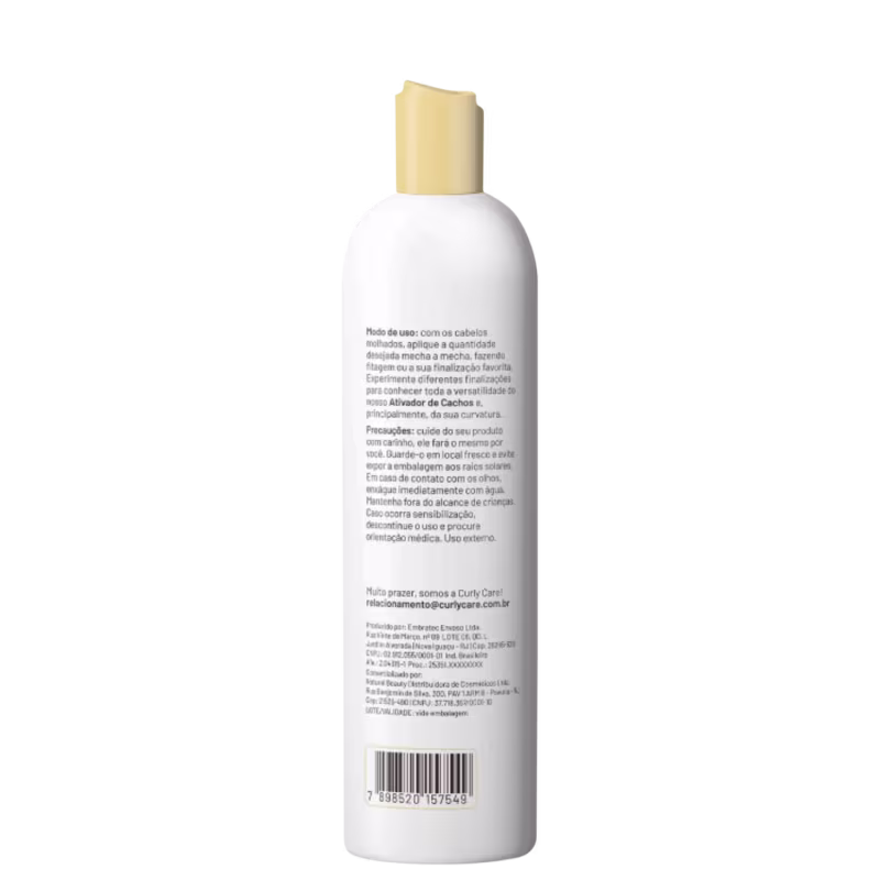 É um produto para cabelos cacheados, apresentado em um frasco plástico branco opaco. O frasco tem uma tampa de cor bege clara.