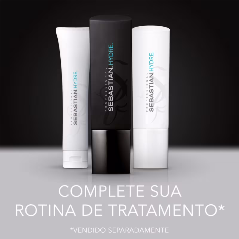 São três tubos de produtos de tratamento capilar da marca Sebastian Professional. Dois tubos são brancos e um é preto. Os tubos brancos têm a inscrição "Sebastian Hydre" em letras azuis. O tubo preto tem a inscrição "Sebastian Hydre" em letras brancas.