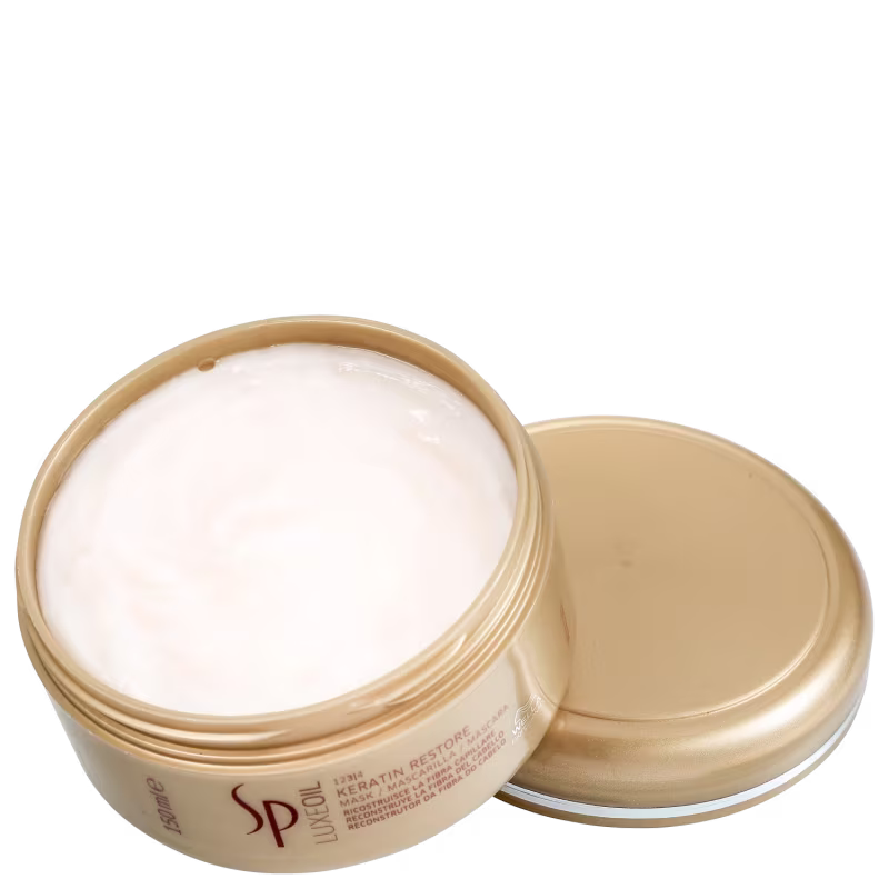 Máscara de tratamento capilar Keratin Restore da marca SP System Professional. Embalagem em pote plástico dourado com tampa da mesma cor.