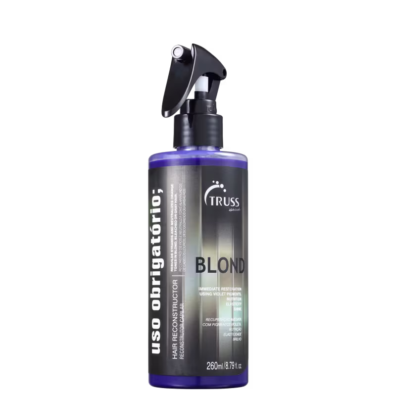 Produto para cabelos Uso Obrigatório Blond da marca Truss. Rótulo com texto "Blond - Immediate Restoration" e "Hair Reconstruction Using Violet Light". Embalagem com acionador spray na parte superior. Volume de 260ml.