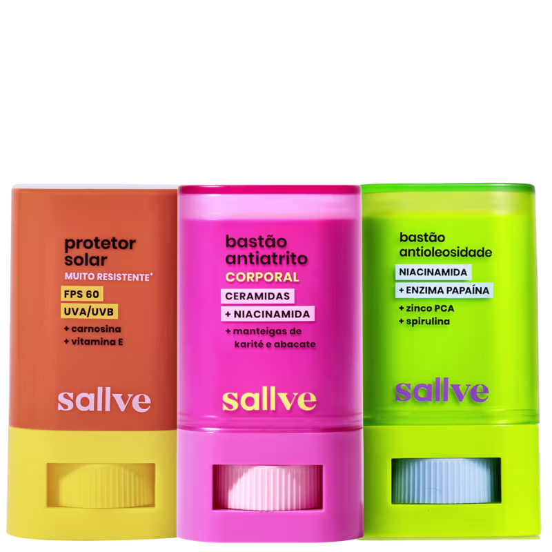 Três produtos da marca Sallve: protetor solar laranja com FPS 60, bastão anticelulitico rosa com ceramidas e niacinamida, e bastão antioleosidade verde com niacinamida, enzima papaína, zinco PCA e spirulina.