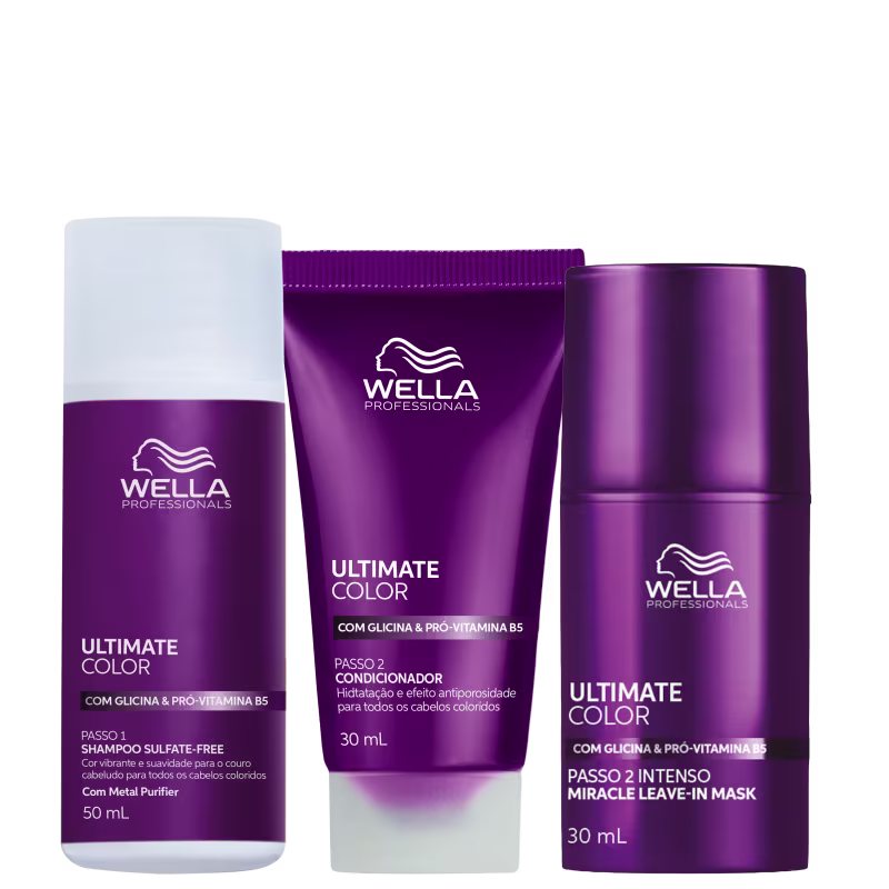 Três produtos da linha Ultimate Color da Wella Professionals: shampoo sulfate-free de 50 ml, condicionador de 30 ml e máscara leave-in de 30 ml, todos em embalagens de plástico com predominância da cor roxa e o logotipo da marca.