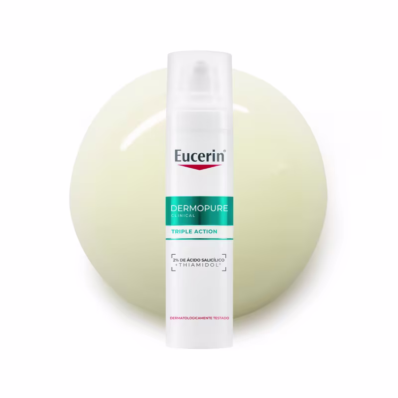 Frasco branco da linha Dermopure da Eucerin, com rótulo destacando a "Triple Action" e os ingredientes ácido salicílico e thiamidol. Embalagem de design minimalista, com a marca Eucerin em destaque.