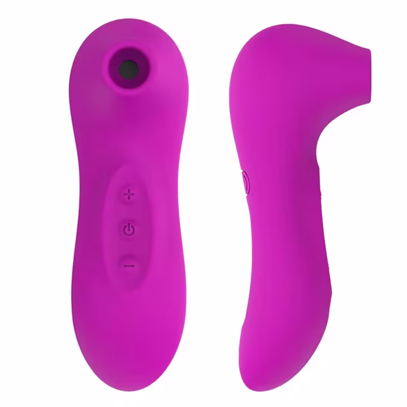 O produto apresentado na imagem é um vibrador rosa, com formato ergonômico e botões de controle. Possui uma superfície lisa e uniforme, com um orifício na extremidade. O dispositivo parece ser compacto e portátil, projetado para uso pessoal.