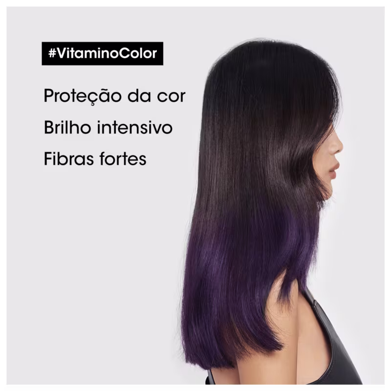 Cabelos com efeito degradê de castanho a roxo vibrante ilustram o resultado da coloração #VitaminoColor. O texto promete “Proteção da cor, Brilho intenso, Fibras fortes”.
