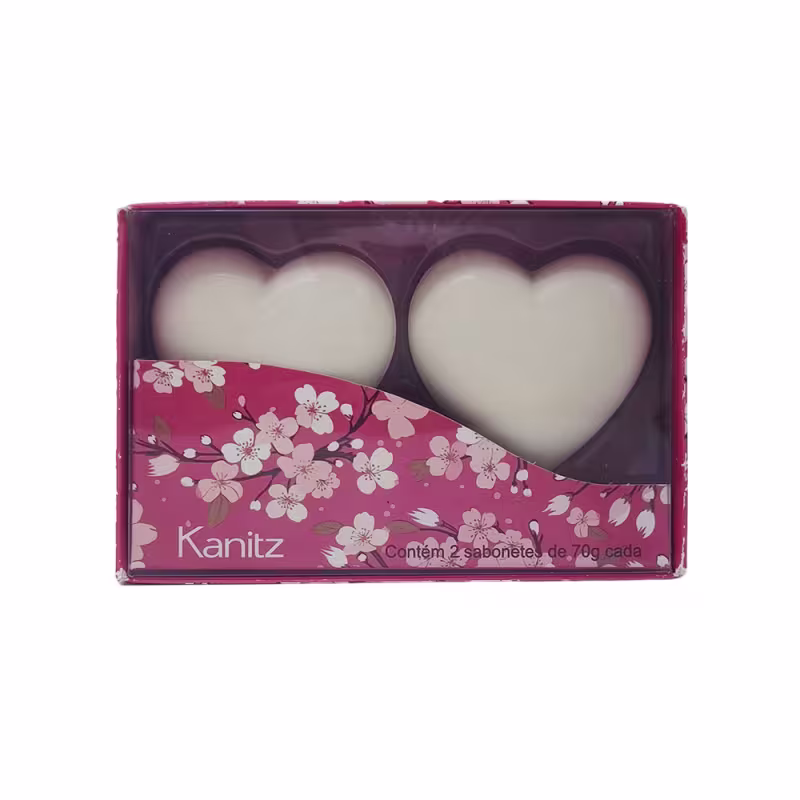 Caixa de presente Kanitz contendo dois sabonetes em formato de coração, embalados em plástico transparente com um padrão floral rosa e branco.