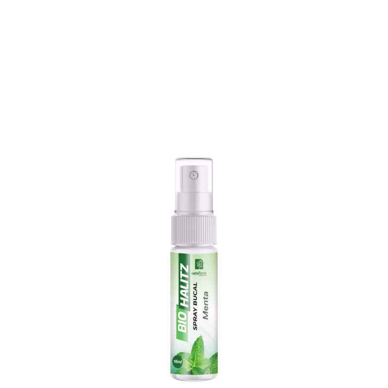 Spray bucal em frasco plástico transparente com tampa branca. Embalagem cilíndrica pequena de aproximadamente 15ml. Rótulo verde com texto "Spray Bucal Menta" em letras brancas.