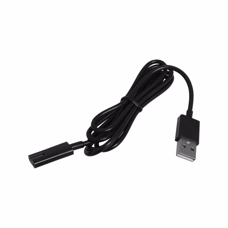 Este é um cabo USB preto com um conector USB padrão em uma extremidade e um conector mais fino na outra extremidade.