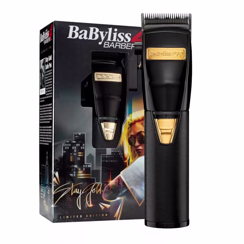 Máquina de corte BaByliss Pro. A embalagem é uma caixa preta com uma imagem de uma mulher de cabelos loiros em um cenário urbano noturno. O aparelho apresenta lâmina de corte exposta e alça ergonômica texturizada.