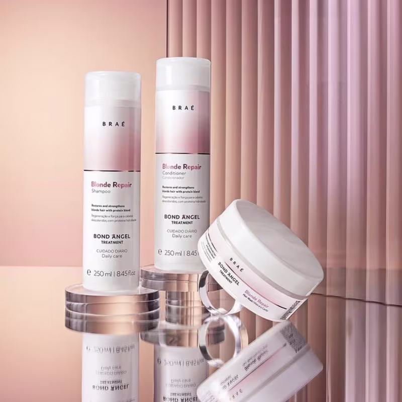 A imagem mostra o shampoo, condicionador e a máscara capilar da linha Blonde Repair de Braé.