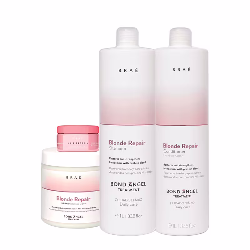 A imagem mostra a linha de produtos para cabelos loiros da marca Brae. Dois grandes frascos plásticos brancos com degradê para rosa, do shampoo e condicionador. Um pote menor rosa do Hair Protein e um pote branco menor com a máscara capilar Blonde Repair