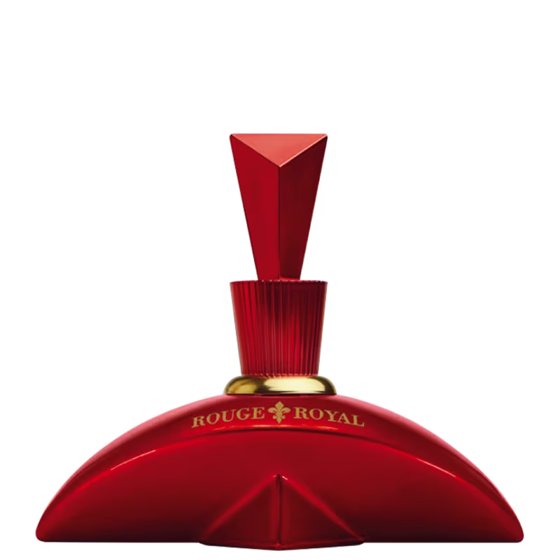 Perfume em vidro vermelho brilhante com detalhes dourados. Tem formato triangular com arestas afiadas e um gargalo alto e estreito. A base é arredondada com o texto "Rouge Royal" em letras douradas. O atomizador tem uma forma geométrica pontiaguda.