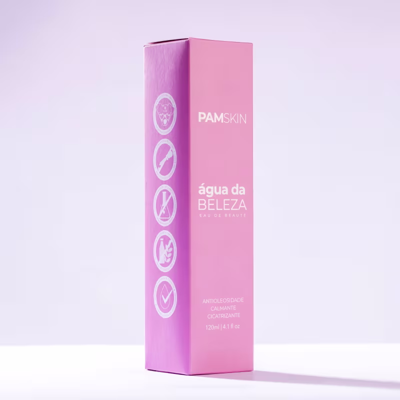 A imagem mostra uma embalagem da Água de Beleza da PAM Skin & Beauty em um fundo branco com a sombra projetada embaixo.