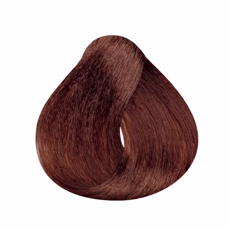 imagem mostra uma mecha de cabelo tingida neste tom vibrante de castanho acobreado, exibindo os fios lisos e sedosos. O formato circular da amostra permite visualizar a riqueza e uniformidade da coloração.