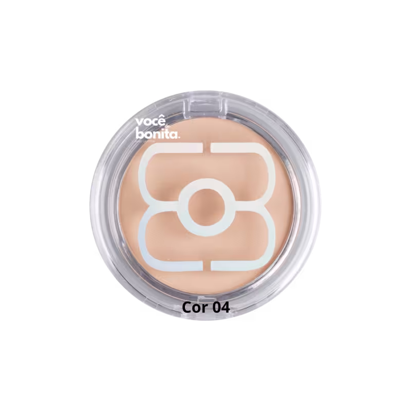 Pó compacto facial em embalagem redonda transparente de plástico. A cor do produto é um tom de bege claro. No centro da embalagem há um símbolo estilizado em branco. O rótulo na parte inferior exibe o texto "você bonita" e "Cor 04".