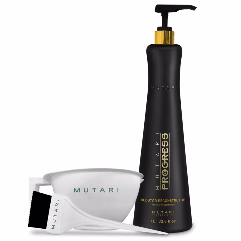 Frasco com escova progressiva sem formol. Também há um recipiente branco com o logotipo da marca Mutari. Ambos os produtos possuem embalagens simples e elegantes, com cores predominantes de preto e branco.