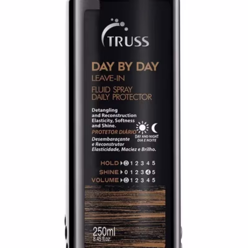 A imagem mostra um close up das informações na embalagem do leave-in Day by Day.