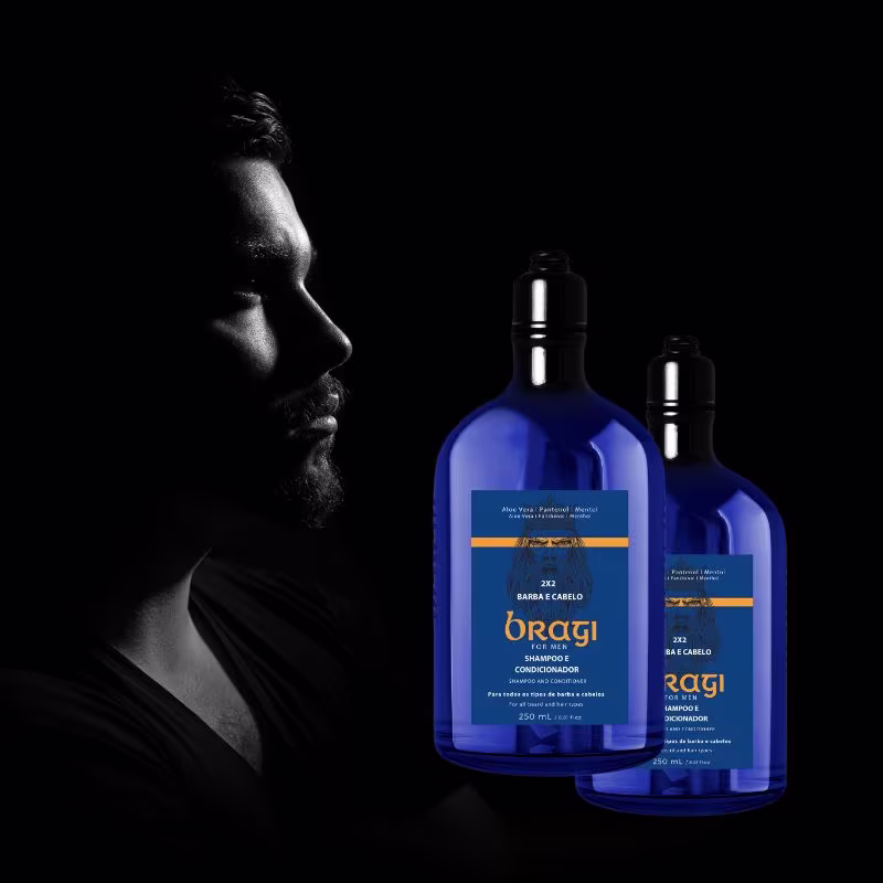 A imagem em um fundo preto, traz uma iluminação dramática que destaca a silhueta de um homem com barba, evidenciando apenas seu perfil em tom monocromático. Ao lado, duas embalagens cilíndricas azuis com os produtos para cabelo e barba Le'Kéfir.