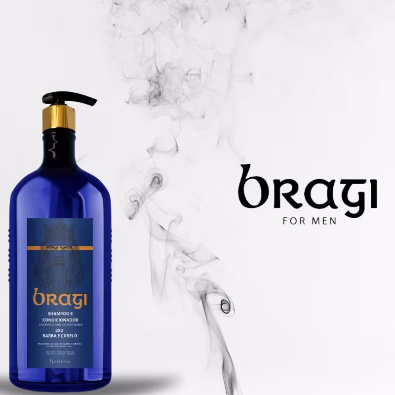 É possível ver uma embalagem grande em tom azul escuro com detalhes dourados. Ao lado, está representado o frasco com fumaça saindo da parte superior, sugerindo um produto aromático ou refrescante.