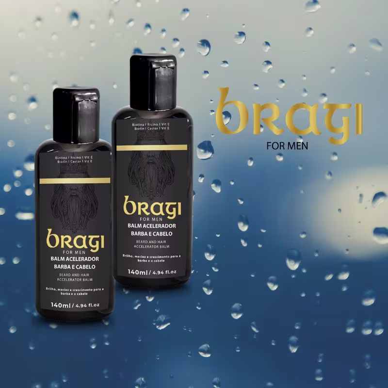 A imagem mostra dois frascos pretos posicionados em um fundo desfocado com gotas d'água, dando uma sensação refrescante. O logo em letras amarelas garante destaque para a linha "Bragi" no canto superior direito da imagem.