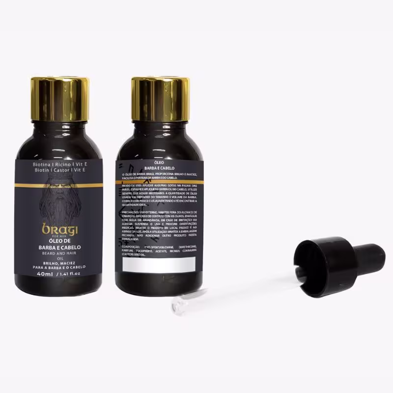 A imagem traz o frasco do óleo multifuncional dos dois lados. A frente traz o rótulo com algumas informações como o nome da linha "Bragi For Men" já a parte de trás do frasco  mostra as informações complementares do produto.