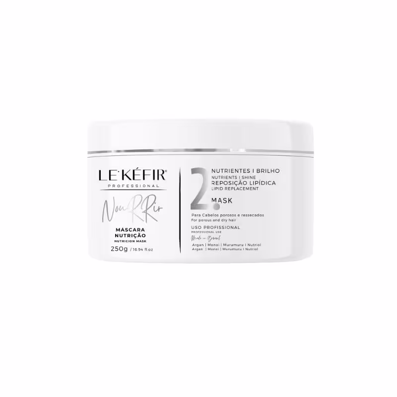 A imagem mostra a máscara capilar em um pote branco que contém 250g do produto. Na embalagem estão descritas algumas informações do produto na cor preta e tons de cinza.