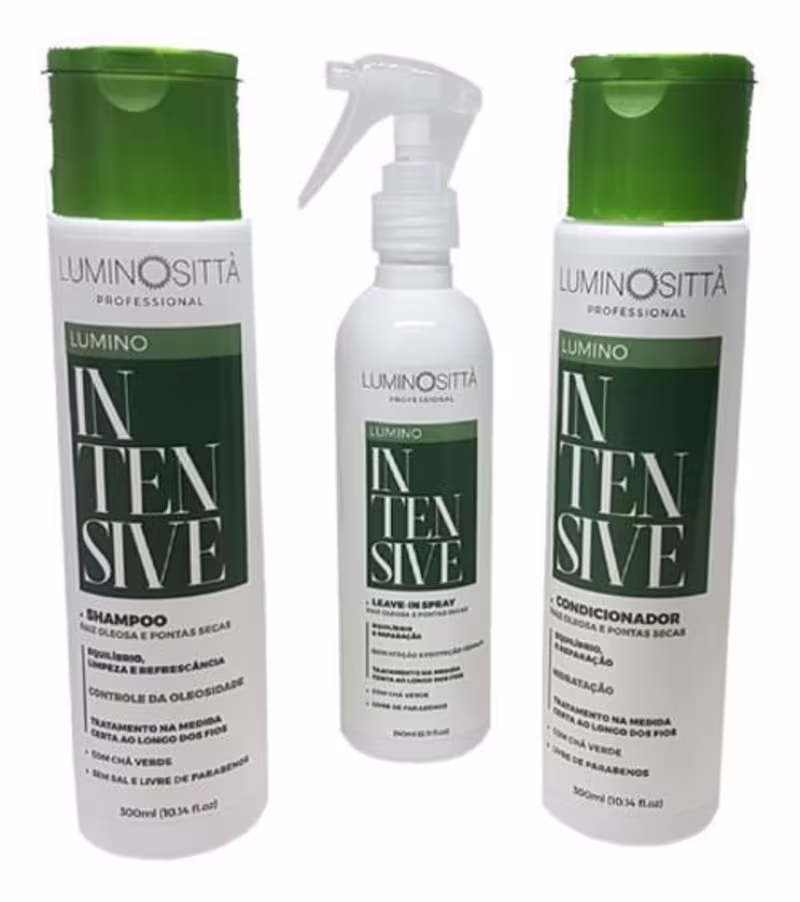 Mostra três produtos da linha Intensive. À esquerda e à direita, há dois frascos verdes com tampas, sendo shampoo e condicionador respectivamente. No centro, há um frasco spray leave-in transparente.