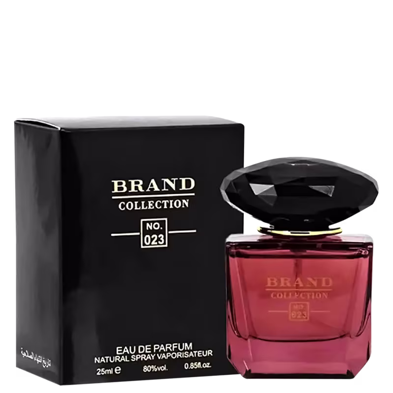 A imagem mostra o frasco do perfume e sua embalagem ao lado que é uma caixa preta elegante, que traz os dizeres "BRAND COLLECTION" e as especificações do produto, como o volume de 25ml e a concentração de 80%.