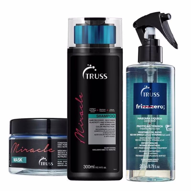 Conjunto de produtos Truss, incluindo shampoo de 300 ml, máscara líquida de 260 ml e máscara em pote, com embalagens pretas e azuis, apresentando rótulos e informações sobre os benefícios dos produtos.