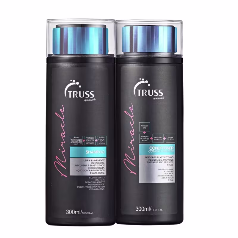 A imagem mostra dois frascos, um de shampoo e outro de condicionador da marca Truss. Os frascos são pretos e apresentam detalhes em rosa e um brilho metálico azul na parte superior transparente.
