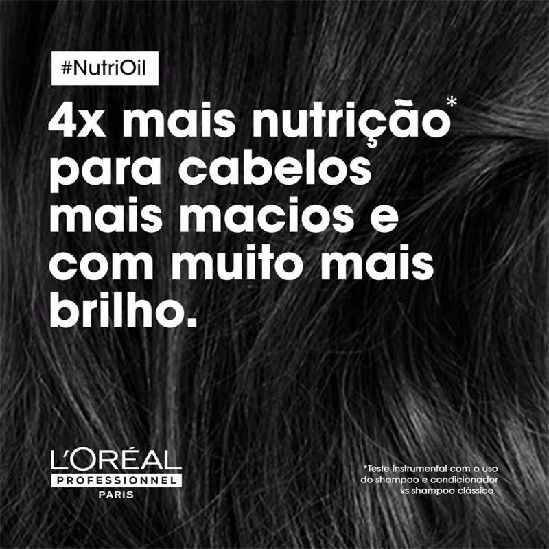 A imagem tem um fundo preto e destaca cabelos longos e brilhantes. O texto em português anuncia que o produto proporciona "4x mais nutrição para cabelos mais macios e com muito mais brilho".